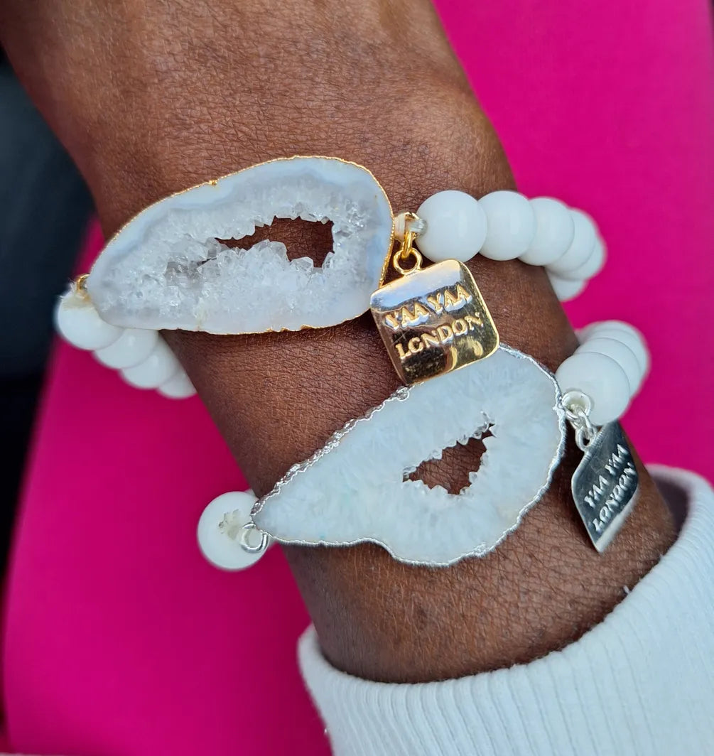 YAA YAA LONDON White Agate Bead Stretch Bracelet - GOLD